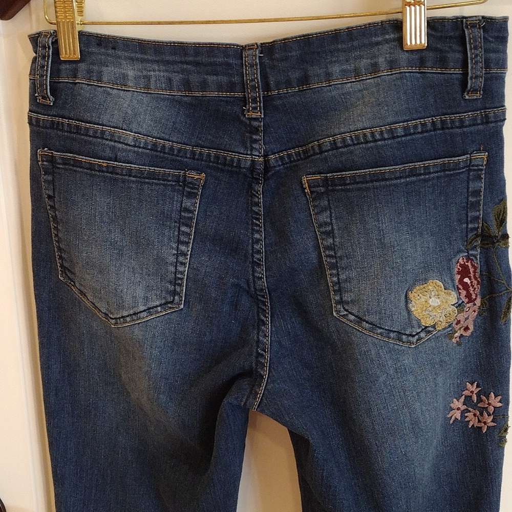 Vintage Violet Embroidered Jeans Size 8P Medium Wash - Picture 5 of 7